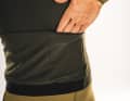 Pas Normal Studios Mechanism Thermal Long Sleeve Jersey: Bei Pas Normal Studio sind die Taschen so hoch und eng angesetzt, was den Zugriff schwierig macht