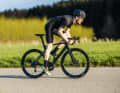 Das Van Rysel RCR war im Testzeitraum von Januar bis Dezember 2023 das schnellste Rennrad. 207 Watt benötigt der Fahrer, um bei Tempo 45 km/h den Luftwiderstand zu überwinden.
