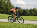 Allroad-Bikes besetzen die Lücke zwischen Straßen-Rennrad und Gravelbike.