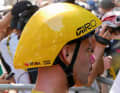 Mit Helm, ...