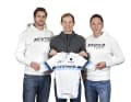 Vincent Augustin und Fabian Huber mit dem Roadcaptain des Teams, Timon Loderer (Mitte)