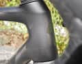 The aero tuning was comparatively discreet. The bulging head tube is striking. The so-called "Speed Sniffer" is designed to guide the airflow more efficiently around bike and rider.