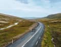 Die Route führt immer wieder über  asphaltierte Kilometer, auf denen es gut rollt und man Zeit und Muße findet, die grandiose Landschaft zu genießen