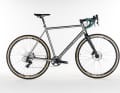 Das 9,5 Kilo leichte Titan-Gravelbike Poison Meskalin präsentiert sich als alltagstauglicher Sportler.