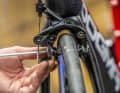 Mit einer perfekt eingestellten Felgenbremse ist die Bremsleistung am besten und Sie kommen mit dem Rennrad sicher und schnell zum Stehen. 