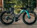 Manche Hersteller haben eigene Triathlon-Modelle im Programm, die nicht in UCI-Rennen eingesetzt werden dürfen, ...
