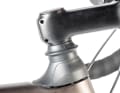 Das US-Bike profitiert von seinem Federsystem am Cockpit.