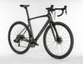 Das Specialized S-Works Roubaix SL 8 auf Rang zwei verdient sich seinen Platz durch die exzellente Federung am Cockpit. Möglich wird diese durch einen integrierten Dämpfer.