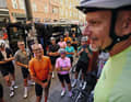 Directeur Sportif: Heiko Wild instruiert die Truppe der Gardasee-Radler kurz vor dem Start.