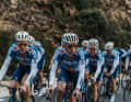 Das ist das Trikot vom Team dsm-firmenich PostNL für die Saison 2024