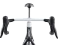 Eine Aero-Leistung in Watt teilte BMC bei der Vorstellung nicht mit. Die Neuheit dürfte dank des umfangreichen Aero-Updates aber deutlich schneller als die SLR-Variante sein.