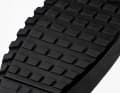 Das Stollenprofil des Fizik Terra Nanuq GTX Flat soll dabei nicht nur in schlammigeren Böden Halt finden, sondern durch eine bestimmte Gummimischung auch auf glatten Felsen.