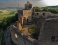 Die Burgruine Staufen aus dem 12. Jahrhundert will über eine kurze Steilrampe erobert werden