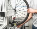 Prüfstand für die Seitensteifigkeit der Laufräder