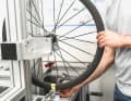 Prüfstand für die Seitensteifigkeit der Laufräder