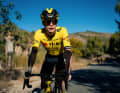 Auch Jonas Vingegaard, amtierender Sieger der Tour de France, wird das neue Outfit 2024 tragen | Lease a Bike