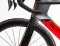 Nahezu jedes moderne Wettkampf-Rennrad ist aerodynamisch optimiert. Durch Anpassungen im technischen Reglement erlaubt die UCI seit 2001 extrem flächige Rahmenformen.