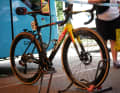 TOUR hat das Wilier Filante SLR von Mark Cavendish in Sonderlackierung bereits zu Beginn der Tour de France fotografiert