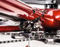 Shimano-Umwerfer haben dafür eine Abstützschraube, die nach der Einstellung bis an den Rahmen geschraubt wird.