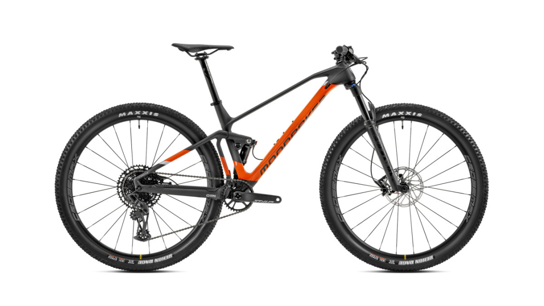 F-PODIUM CARBON