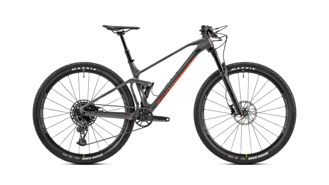 F-PODIUM CARBON DC
