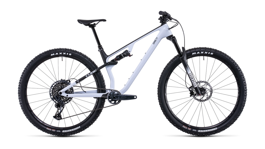 AMS ONE11 C:68X Pro 29 flashwhite´n´carbon