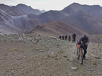 Unsupported durchs kirgisische Tian-Shan-Gebirge