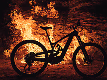 Premiere des Bösen: E-Bike Evil Epocalypse