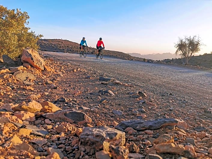 Bikepacking im Osten der Arabischen Halbinsel - Zwei Frauen radeln durch den Oman