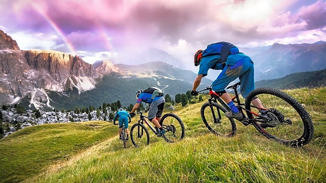 8 All Mountain Bikes von 2500 - 3000 Euro im Vergleich