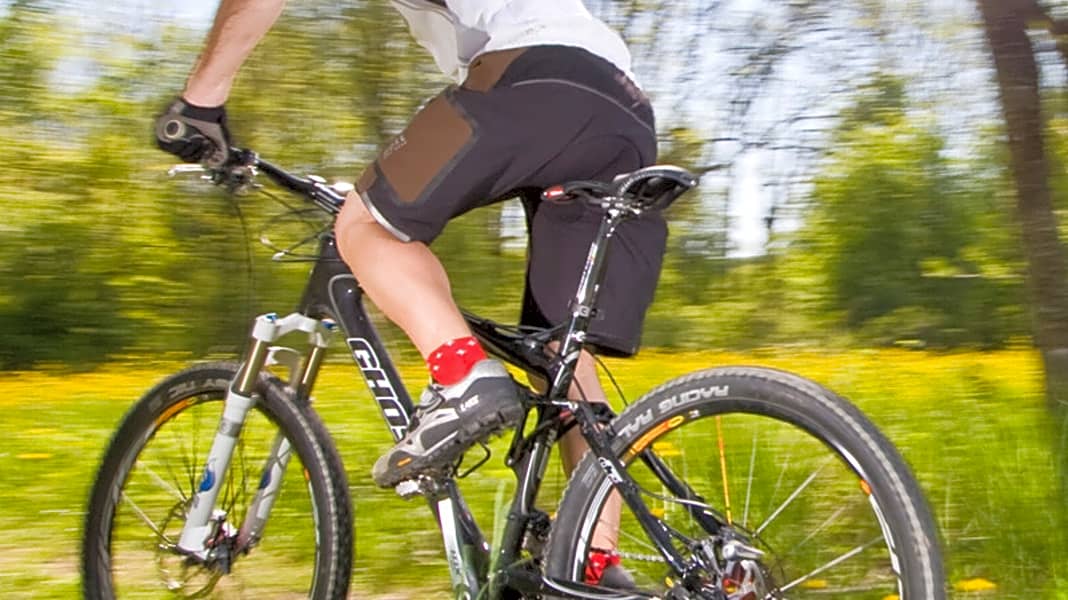 16 enge und weite Mountainbike-Hosen im Test