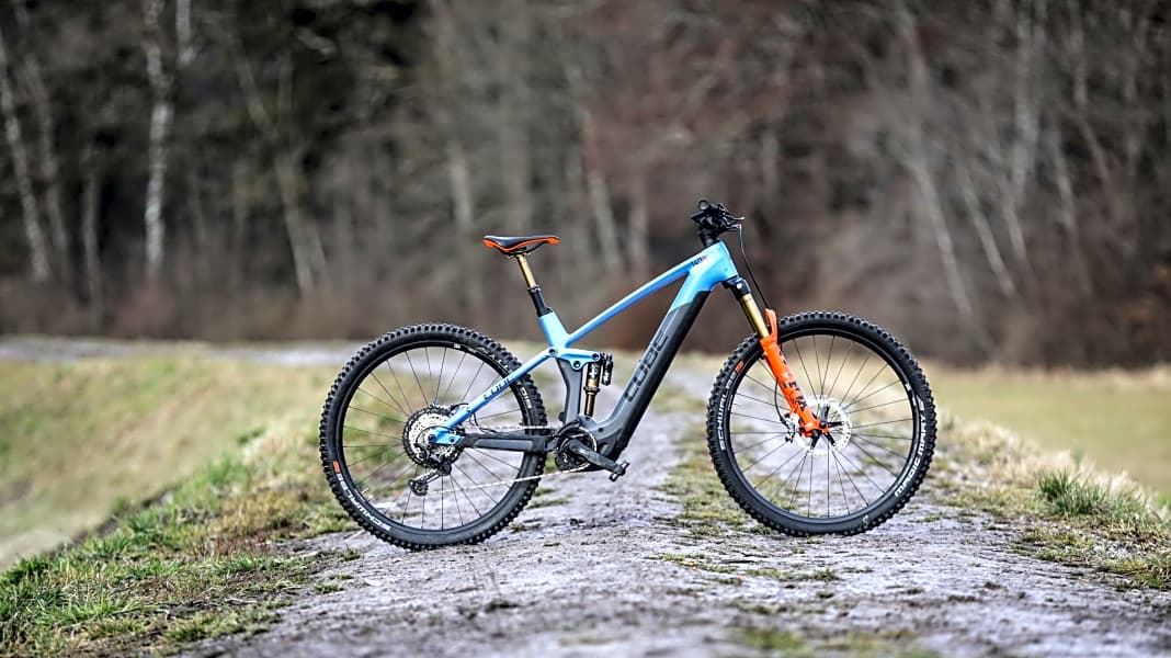 cube stereo action team