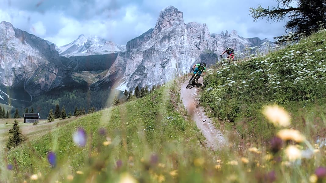 Südtirol: EMTB-Revier-Guide Alta Badia Alta Badia: E-Mountainbike-Vergnügen mit Dolomiten-Panoram
