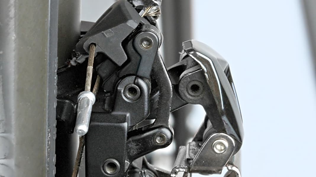 Rennrad-Werkstatt: Shimano Umwerfer justieren - So justieren Sie Shimano Ultegra- und 105er-Umwerfer
