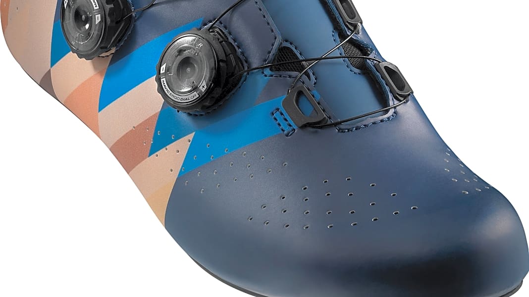 Test 2017: Rennradschuhe von Mavic für die Bergfahrt - Mavic Cosmic Pro Ltd. Izoard Schuhe im Test