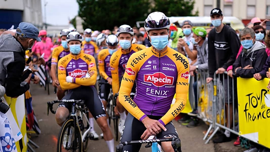 Bilderstrecke: Trikots der Profiteams - Tour de France Auftakt 2021: Die neuen Trikots im Überblick