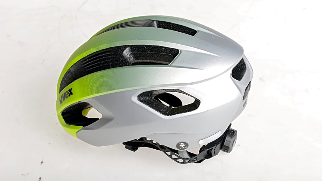 Uvex Rise CC: Rennrad-Helm mit Sturzsensor von Tocsen im Test