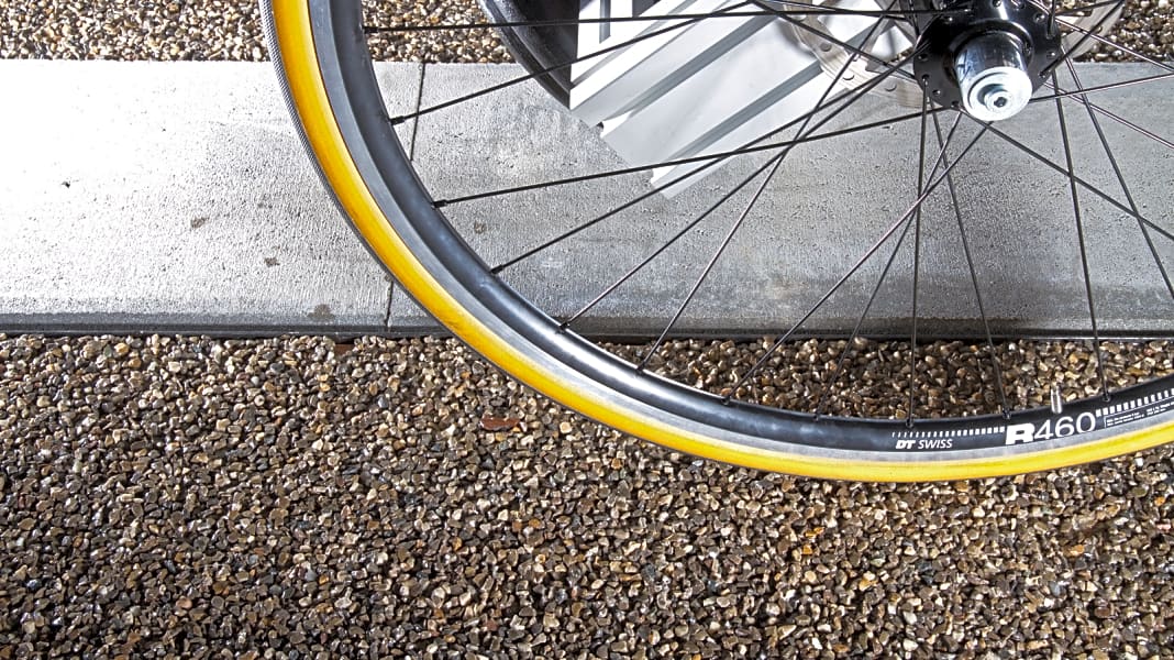 Test 2016: Rennrad-Reifen zwischen 14 und 70 Euro - Teuer gegen billig: 12 Rennradreifen im Test