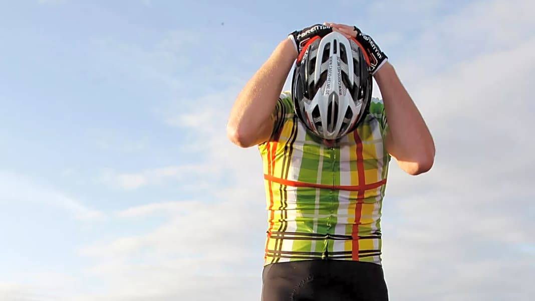 Nackenschmerzen beim Rennradfahren - was hilft?