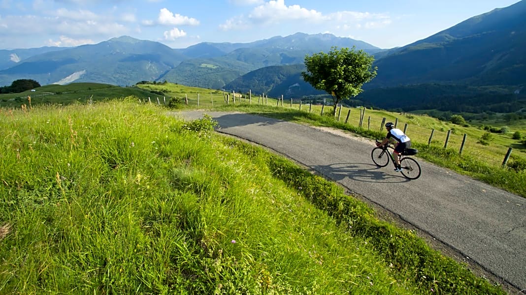 Italien: Rennradtouren durch Piemont, Ligurien und Toskana - In vier Etappen durch die einsamen Berge des Apennin