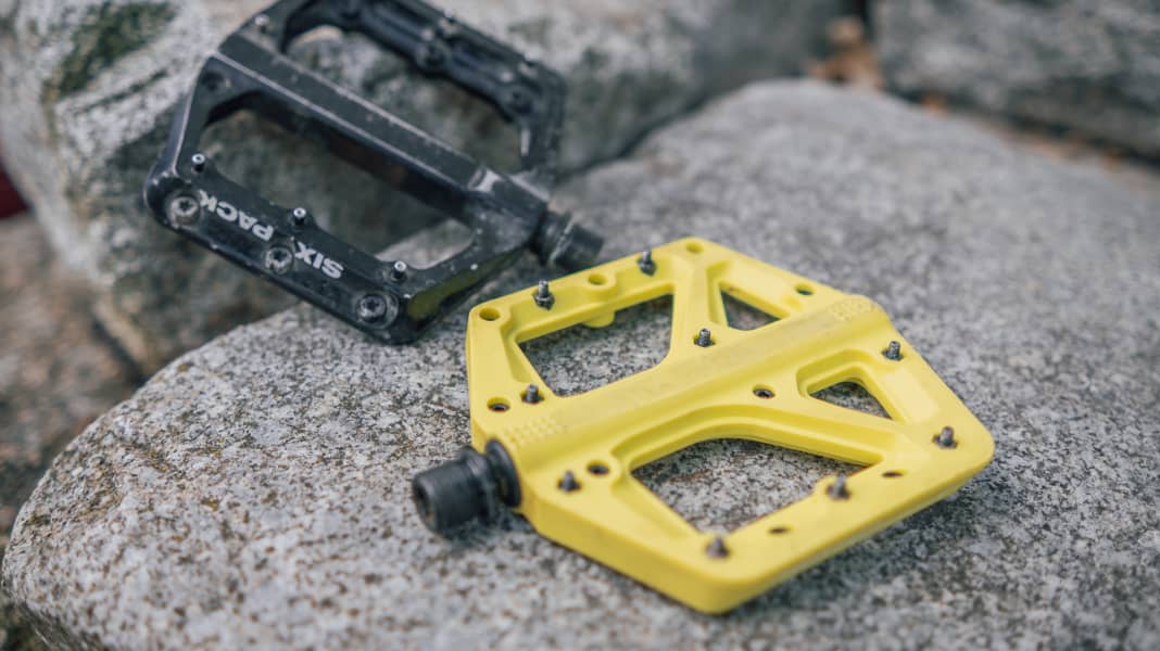 MTB Pedale: Flat Pedals aus Alu oder Kunststoff – Vor- & Nachteile