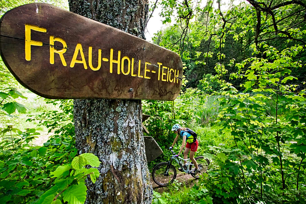 Für den Frau-Holle-Pfad könnte eine 14-Jährige bereits zu alt sein, für die insgesamt 185 Kilometer lange Route südwestlich des Harz’ vielleicht wiederum zu jung, fürchtete Touren-Autor Matse Rotter. Doch Tochter Pauline fand ein anderes Wort passender: "Geiler Trail."