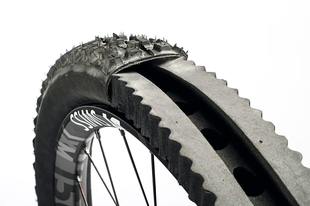 6 PannenschutzSysteme für EMTB Reifen im Test BIKE