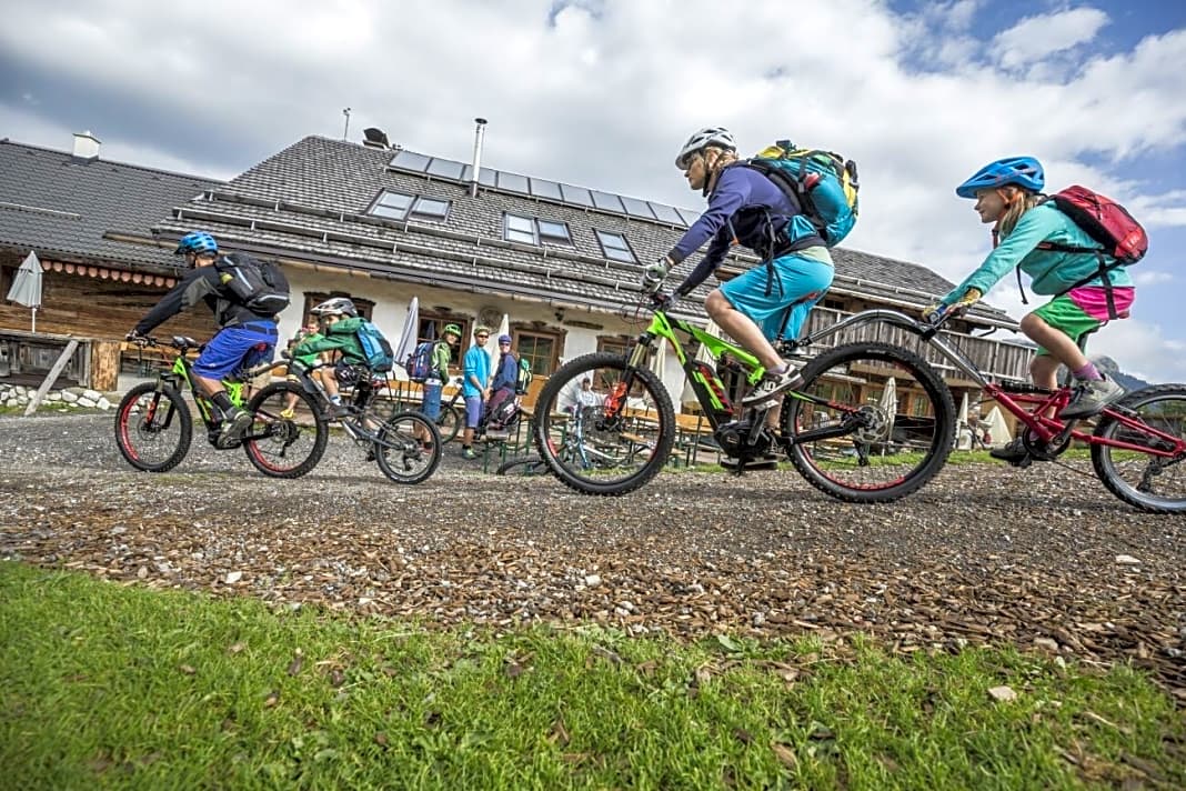 Family Groove: Eine Bike-Tour mit Kindern durch die Alpen? Das E-MTB macht's möglich.