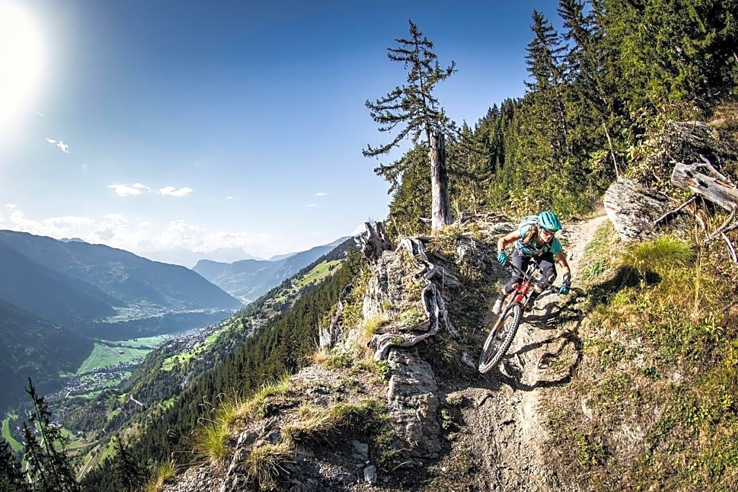Schweiz: Supertrail Vertigo – Panorama übers Val de Bagnes gäb’s auch – lenkt aber ab.