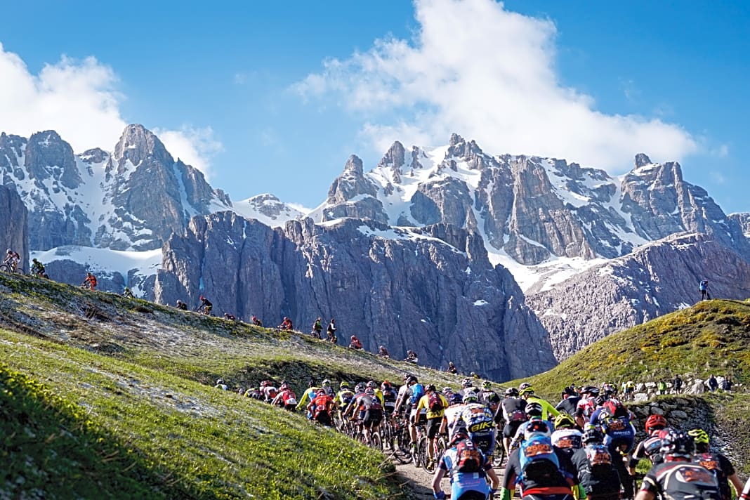 Warum bezahlen Biker 110 Euro, um sich auf einem widerspenstigen Marathon-Kurs zu zermürben? Weil es so schön ist, sich in Schlamm, Schweiß und Verzweiflung zu suhlen? Auf Antwortsuche beim Sella Ronda Hero in Südtirol, dem neuen Kultrennen der Ausdauerszene. 