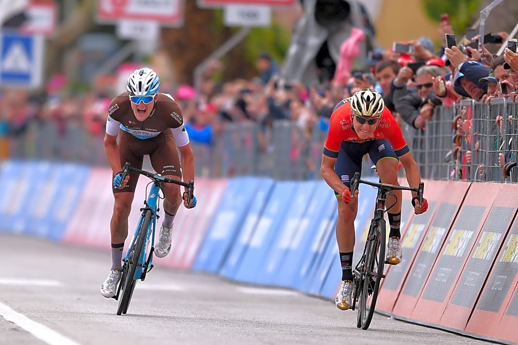 Giro d'Italia 2018: Nico Denz (links) wird auf der 10. Etappe im Sprint knapp von Matej Mohoric geschlagen