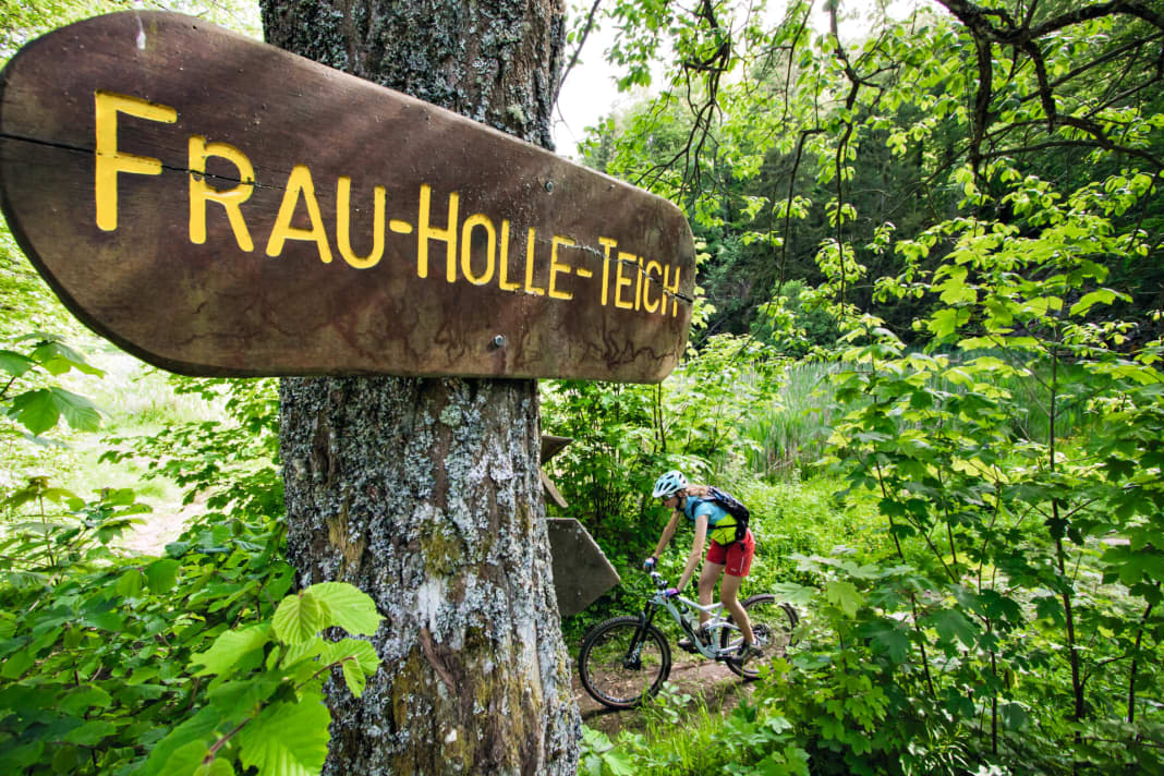 Für den Frau-Holle-Pfad könnte eine 14-Jährige bereits zu alt sein, für die insgesamt 185 Kilometer lange Route südwestlich des Harz’ vielleicht wiederum zu jung, fürchtete Touren-Autor Matse Rotter. Doch Tochter Pauline fand ein anderes Wort passender: "Geiler Trail."