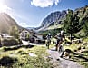 Noch ist Strom für Faxen da: Stefan und Hans an der Alpe Campo, kurz vor dem einsamen Trail Richtung Viola-Pass.