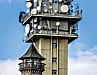 Relikte vergangener Zeiten: Am Gipfel des Keilbergs (Klínovec) steht ein malerischer, uralter Wachturm neben einem nicht ganz so alten und weniger schönen Funkturm. 